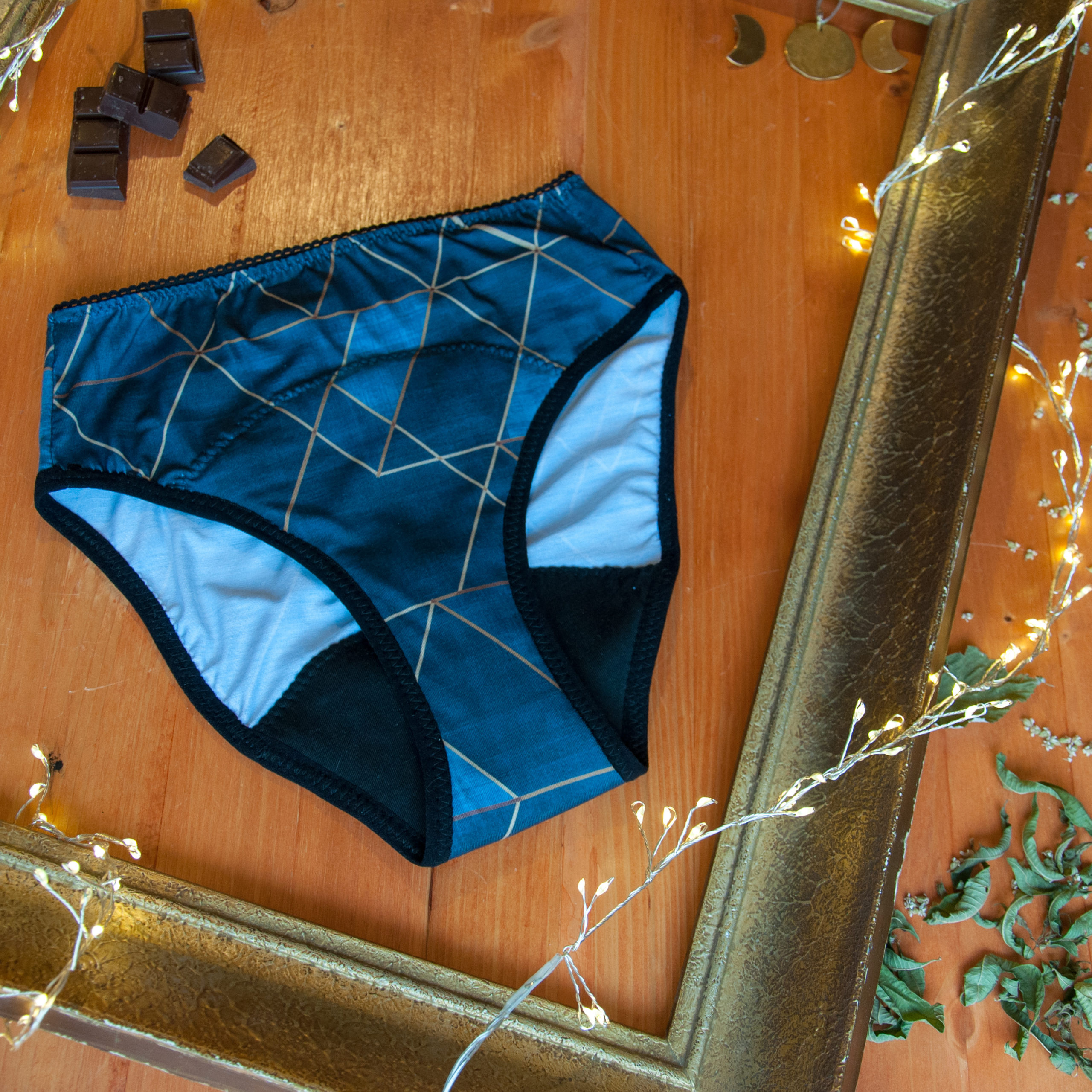 culotte menstruelle trianges bleu et or flux moyen T36